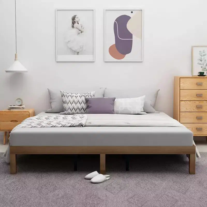Lit plateforme en bois massif grand format avec lattes de bois et rangement sous le lit