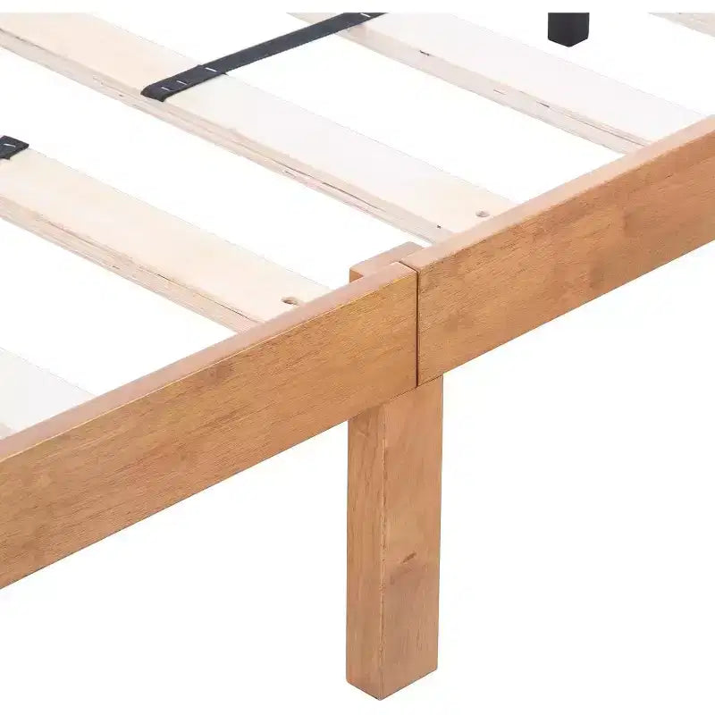 Lit plateforme en bois massif grand format avec lattes de bois et rangement sous le lit