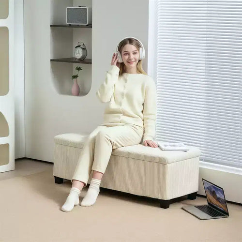 Banc de rangement ottoman de 112 cm avec couvercle, pieds et revêtement en velours côtelé, idéal en bout de lit pour le salon, la chambre à coucher ou l'entrée.
