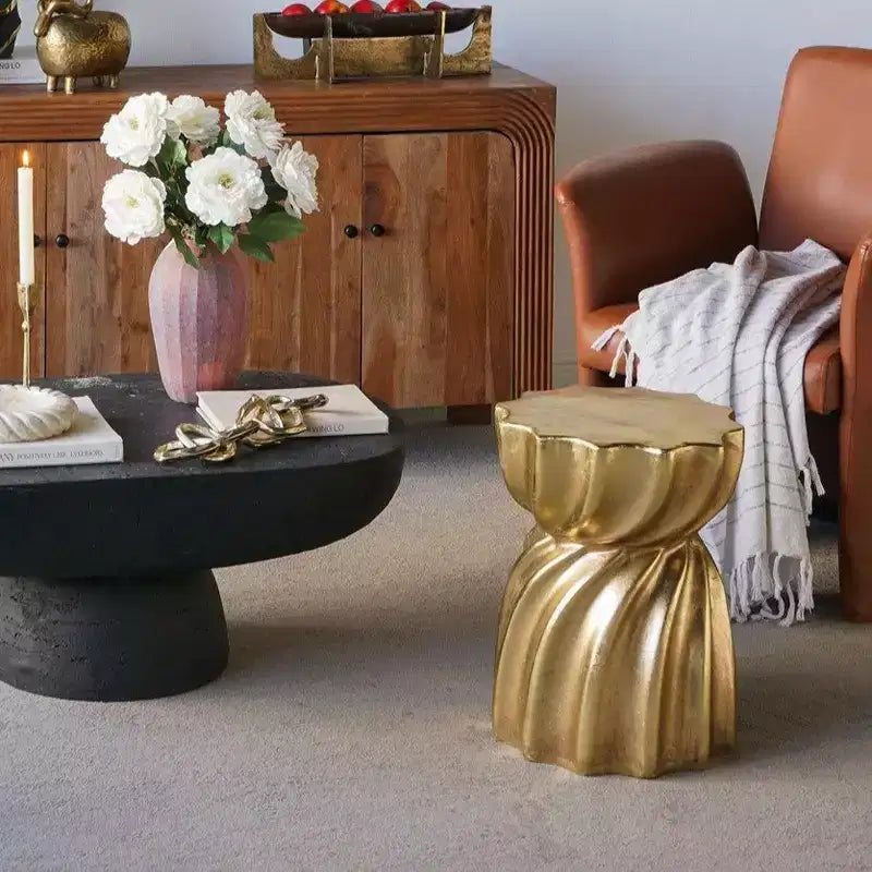 Tabouret d'appoint Jimin en béton léger moderne avec motif tourbillonnant sculptural
