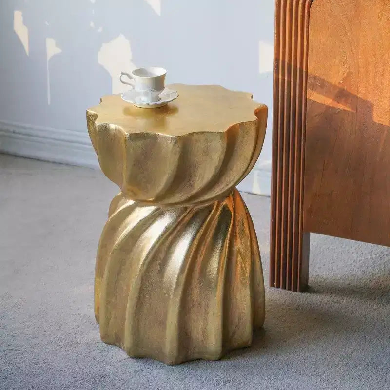 Tabouret d'appoint Jimin en béton léger moderne avec motif tourbillonnant sculptural