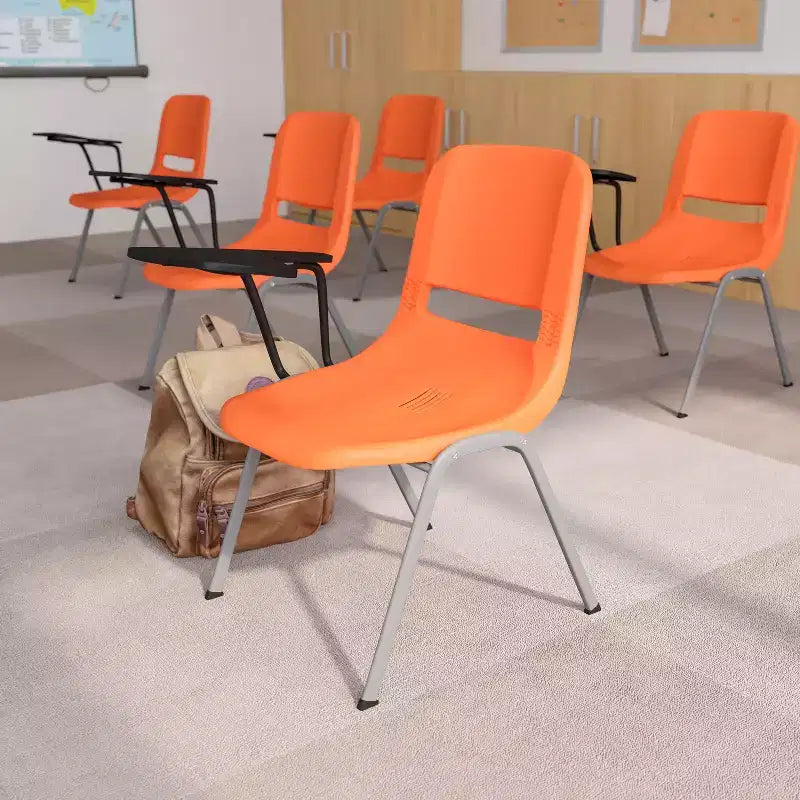 Chaise ergonomique Flash Furniture avec tablette rabattable à droite