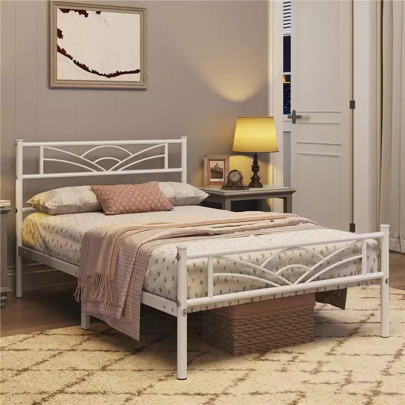 Cadre de lit plateforme en métal avec tête de lit au design inspiré des nuages